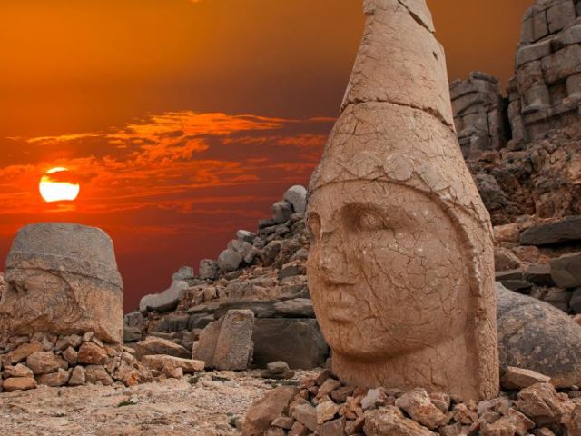 1 Mayıs Özel Uçaklı Tarihte Yolculuk Gap Mezopotamya Turu (3 Gece Otel