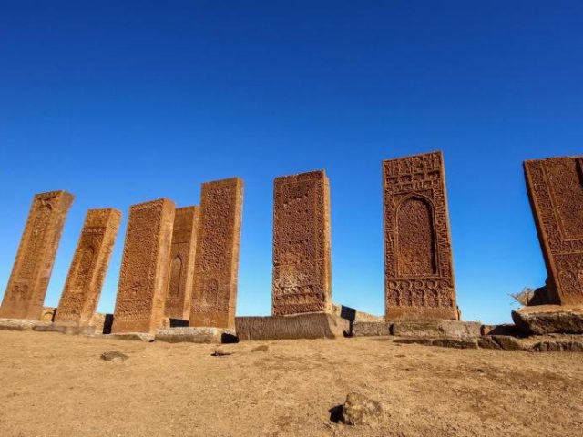 1 Mayıs Özel Bin Yıllık Rotalar Uçaklı Bitlis Ahlat Hizan Hakkari Yüksekova Berçelan Yaylası