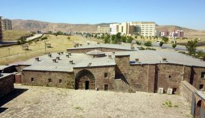 el_aman_kervansarayi-f