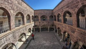 hakkari_meydan_medresesi-f